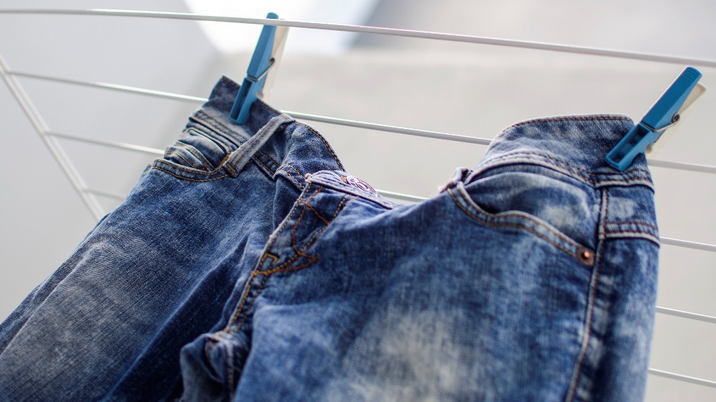 как очистить джинсы от краски варианты
